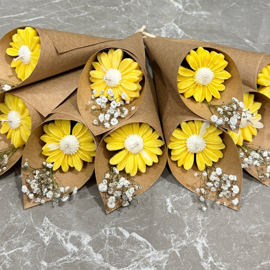 Daisy Bouquet Candle