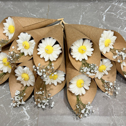 Daisy Bouquet Candle